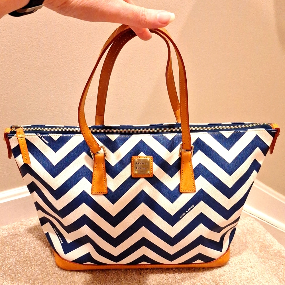 Navy and white chevron print dooney & bourke tote